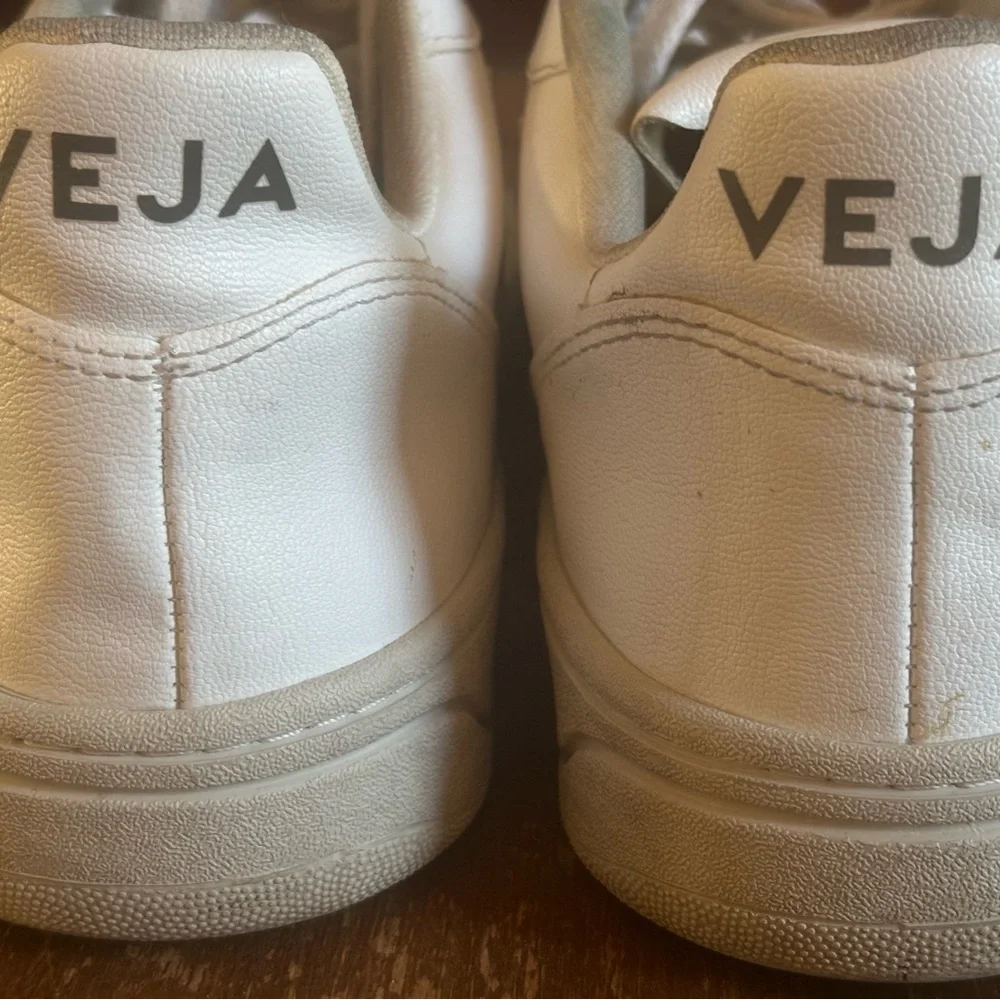 Veja White Sneakers | Size 9 - Picture 3 of 7